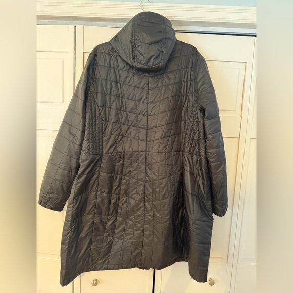 L.L. Bean Women's Black Primaloft Hooded Puffer Coat - 2X - Picture 2 of 4